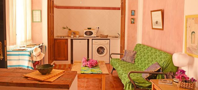 Foto 2 de Estudi en lloguer a calle De San Sebastián amb mobles i aire acondicionat