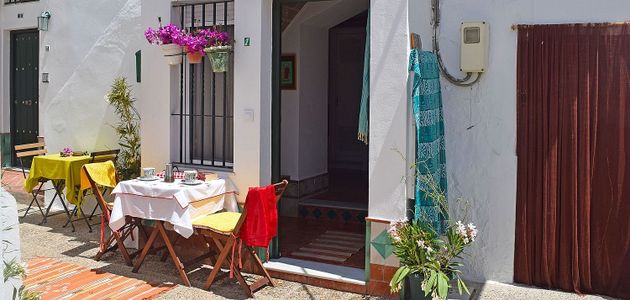 Foto 2 de Estudio en alquiler en calle De San Sebastián con muebles y aire acondicionado