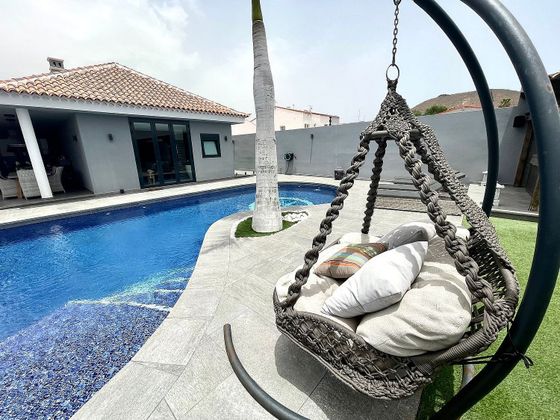 Foto 1 de Xalet en venda a avenida Edelmira Alfonso Alfonso de 2 habitacions amb terrassa i piscina