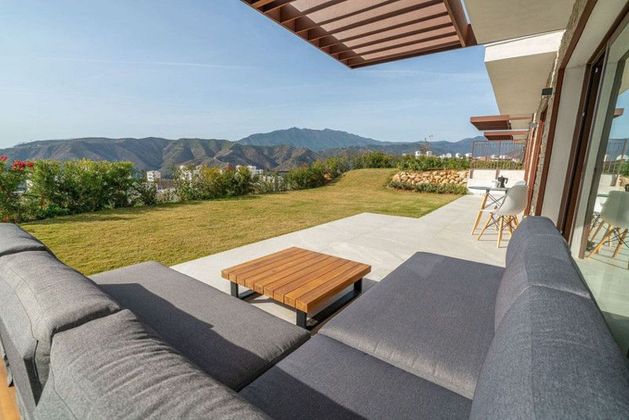 Foto 1 de Venta de piso en urbanización Cerros del Lago de 2 habitaciones con terraza y piscina