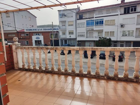 Foto 2 de Casa adosada en venta en avenida De España de 4 habitaciones con terraza y garaje