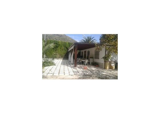 Foto 2 de Chalet en venta en Lucena de 3 habitaciones con terraza y piscina