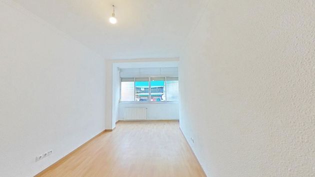 Foto 2 de Piso en alquiler en Portazgo de 3 habitaciones y 73 m²