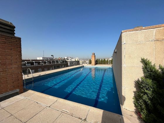Foto 1 de Alquiler de piso en Almagro de 4 habitaciones con piscina y jardín