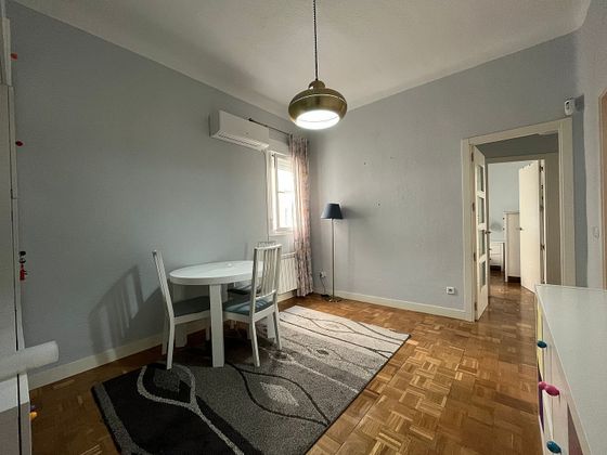 Foto 2 de Venta de piso en Lista de 2 habitaciones con muebles y aire acondicionado