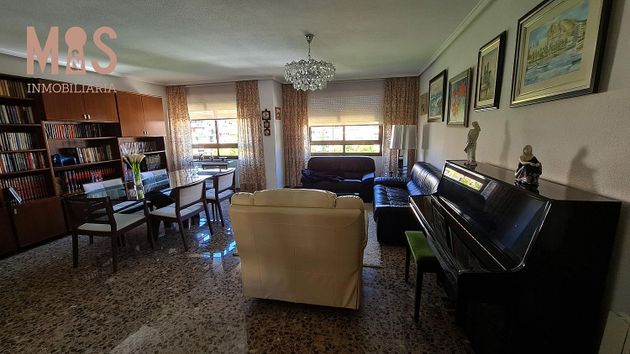 Foto 1 de Piso en venta en Ensanche - Diputación de 5 habitaciones con garaje y balcón
