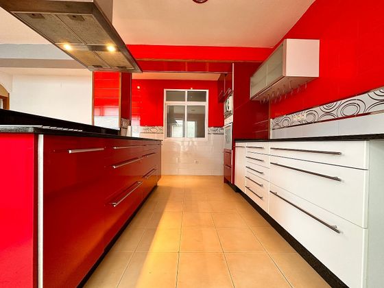 Foto 2 de Piso en venta en Praza de España de 3 habitaciones con terraza y calefacción