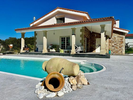 Foto 2 de Xalet en venda a Bergondo de 4 habitacions amb piscina i jardí
