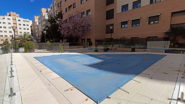 Foto 1 de Pis en lloguer a Sanchinarro de 4 habitacions amb terrassa i piscina