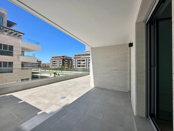 Foto 1 de Alquiler de piso en Mirasierra de 2 habitaciones con terraza y piscina