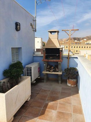 Foto 2 de Alquiler de casa en Centro - Almería de 3 habitaciones con terraza y muebles