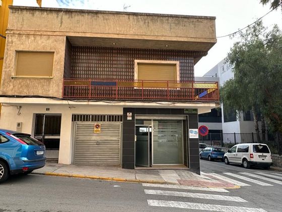 Foto 2 de Venta de edificio en calle Isabel Católica de 290 m²