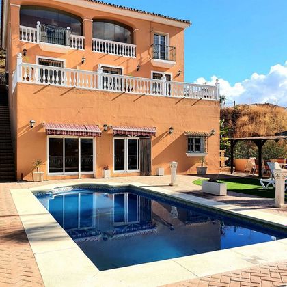 Foto 1 de Casa en venta en calle Alcalá del Valle de 3 habitaciones con terraza y piscina