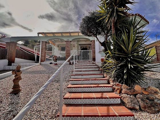 Foto 1 de Xalet en venda a calle Ronda de 3 habitacions amb terrassa i piscina
