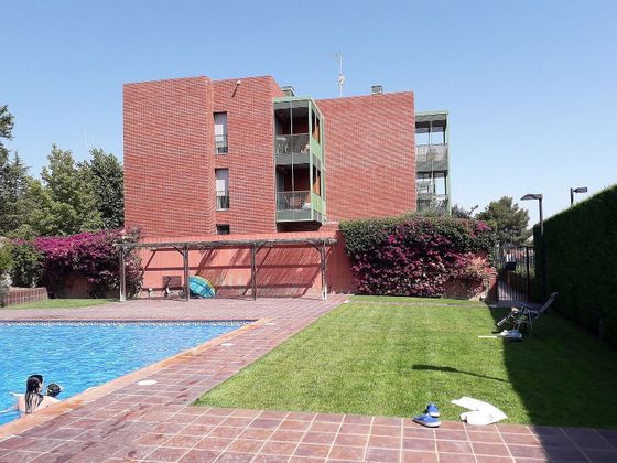 Foto 1 de Pis en venda a Parc Bosc - Castell de 3 habitacions amb terrassa i piscina