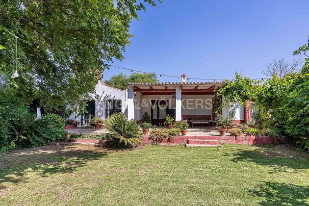 Foto 1 de Casa rural en venda a Alcalá del Río de 5 habitacions amb terrassa i piscina