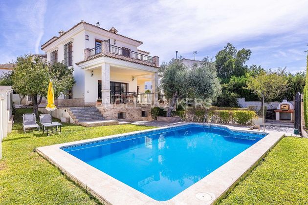 Foto 1 de Xalet en venda a Sanlúcar la Mayor de 7 habitacions amb terrassa i piscina