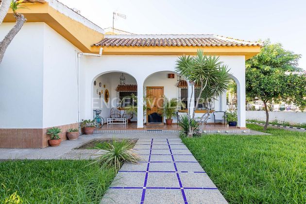 Foto 1 de Xalet en venda a Palomares del Río de 5 habitacions amb terrassa i piscina