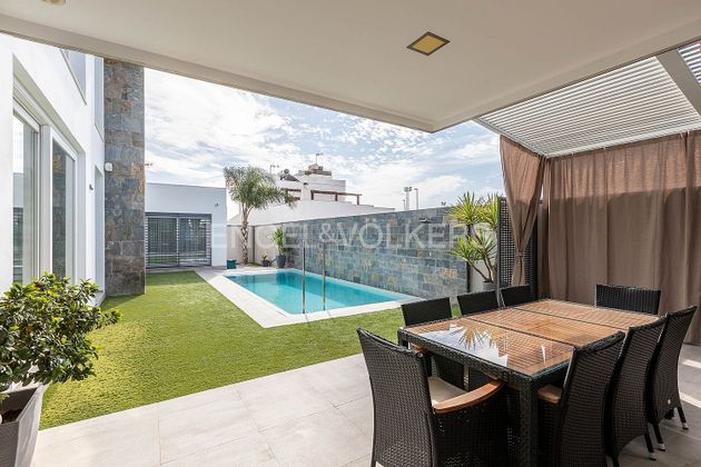 Foto 1 de Xalet en venda a Rinconada (La) de 6 habitacions amb piscina i garatge