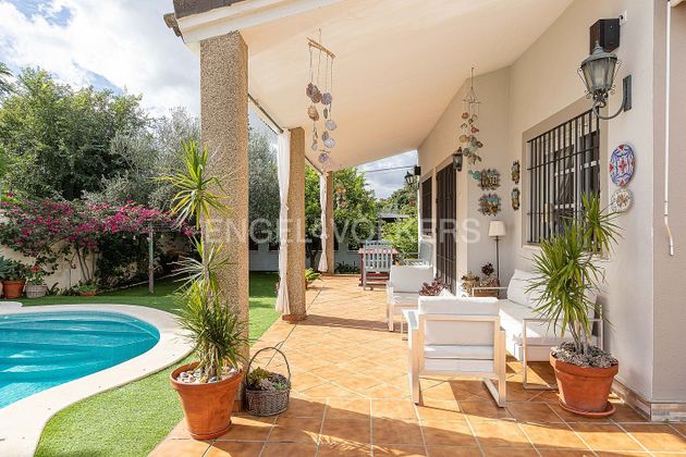 Foto 2 de Casa en venta en Gines de 6 habitaciones con terraza y piscina