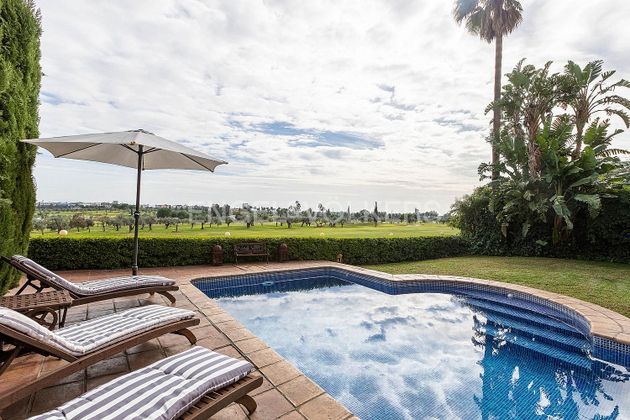 Foto 1 de Chalet en venta en El Zaudín - Club de Golf de 7 habitaciones con terraza y piscina