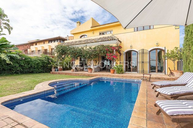 Foto 2 de Chalet en venta en El Zaudín - Club de Golf de 7 habitaciones con terraza y piscina