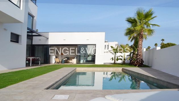 Foto 1 de Xalet en venda a Conil de 4 habitacions amb terrassa i piscina