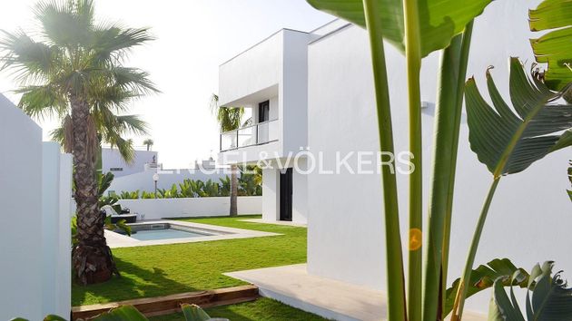 Foto 2 de Xalet en venda a Conil de 4 habitacions amb terrassa i piscina
