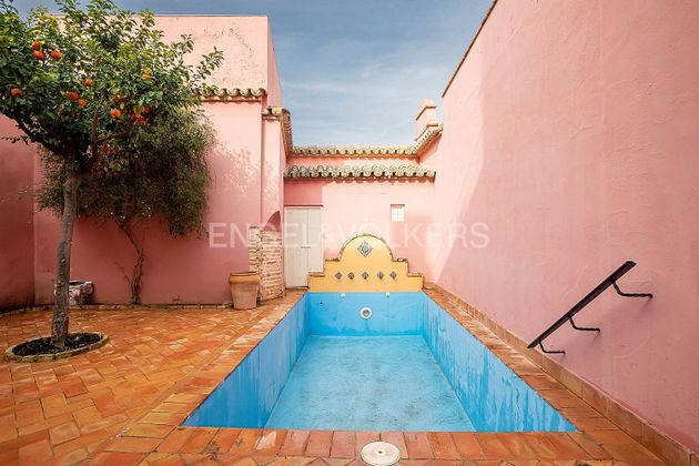 Foto 1 de Casa en venda a Carmona de 8 habitacions amb terrassa i piscina