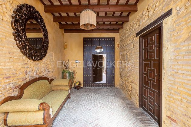 Foto 2 de Casa en venda a Carmona de 8 habitacions amb terrassa i piscina