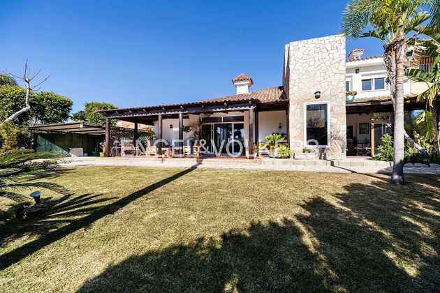 Foto 1 de Venta de casa en Vistahermosa  - Fuentebravía de 4 habitaciones con terraza y piscina