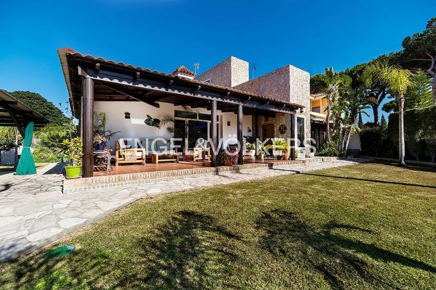 Foto 2 de Venta de casa en Vistahermosa  - Fuentebravía de 4 habitaciones con terraza y piscina