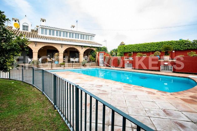 Foto 1 de Chalet en venta en Gines de 7 habitaciones con terraza y piscina