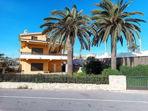 Foto 1 de Chalet en venta en Playa de Almazora-Ben Afeli de 9 habitaciones con terraza y jardín