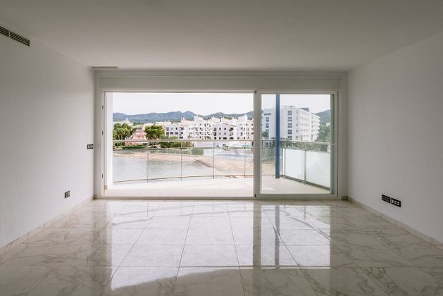 Foto 1 de Ático en venta en Sant Antoni de Portmany de 3 habitaciones con terraza y piscina