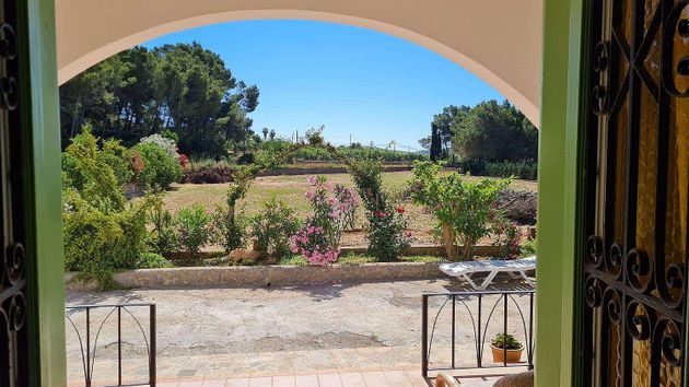 Foto 1 de Chalet en venta en Sant Joan de Labritja de 3 habitaciones con terraza y piscina