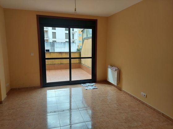 Foto 2 de Venta de piso en calle Maria Colmeiro de 2 habitaciones con terraza y calefacción