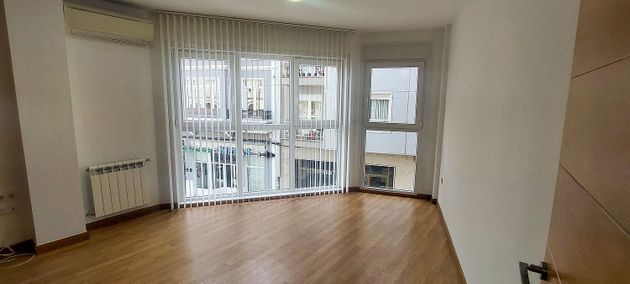 Foto 1 de Venta de piso en calle Serafín Pazo de 2 habitaciones con garaje y aire acondicionado