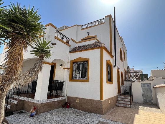 Foto 2 de Alquiler de casa adosada en calle Limero de 3 habitaciones con terraza y piscina