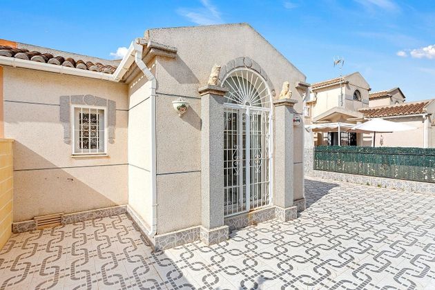 Foto 2 de Casa adossada en venda a avenida De Los Almendros de 2 habitacions amb terrassa i piscina