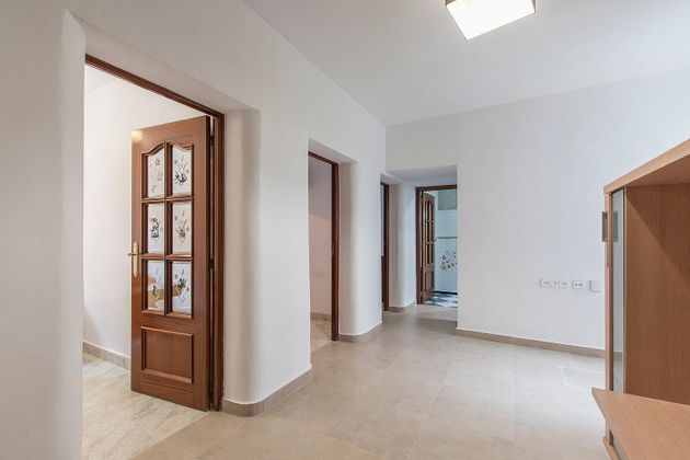 Foto 2 de Piso en venta en Numancia de 3 habitaciones con calefacción y ascensor
