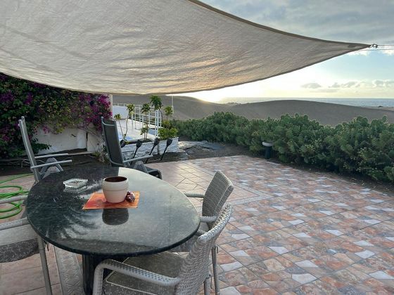 Foto 1 de Casa adosada en venta en Playa del Inglés de 4 habitaciones con terraza y piscina