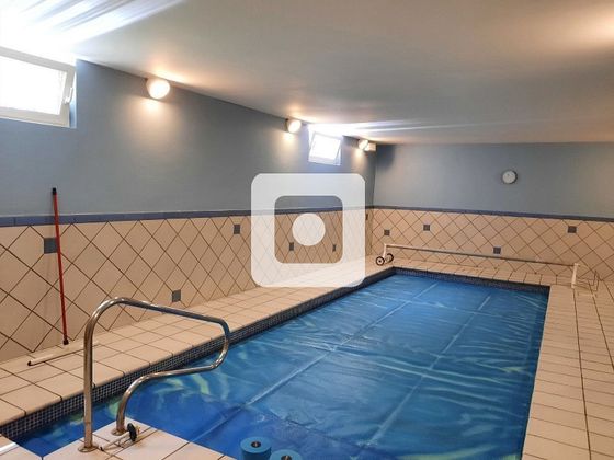 Foto 1 de Casa en venda a Molins de Rei de 4 habitacions amb piscina i jardí