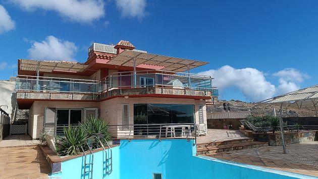 Foto 1 de Xalet en venda a Jinamar de 8 habitacions amb terrassa i piscina