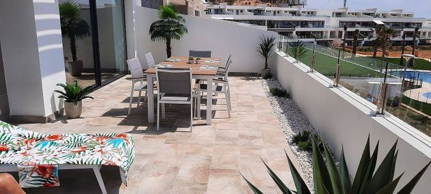 Foto 2 de Piso en alquiler en Cala de Finestrat de 2 habitaciones con terraza y piscina