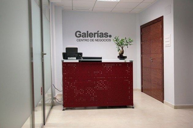 Foto 1 de Alquiler de oficina en Zona Centro-Corredera con ascensor