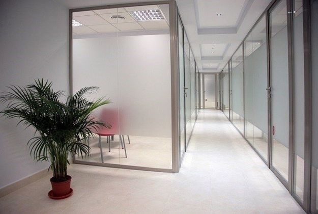 Foto 2 de Alquiler de oficina en Zona Centro-Corredera con ascensor