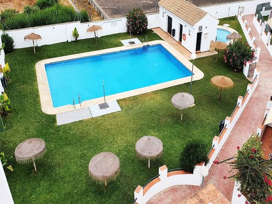 Foto 2 de Pis en lloguer a calle La Rotonda de 2 habitacions amb terrassa i piscina