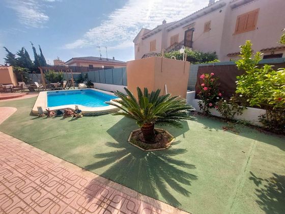 Foto 2 de Chalet en venta en Nueva Torrevieja - Aguas Nuevas de 4 habitaciones con terraza y piscina
