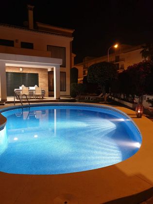 Foto 1 de Chalet en venta en calle Azahar de 3 habitaciones con terraza y piscina
